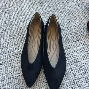 Ataiwee Women's Wide Width Knit Pointed Toe Ballet Flats in Black fits like size